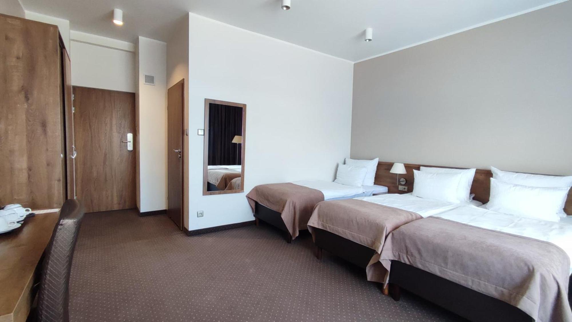 Hotel Gem Wrocław Buitenkant foto