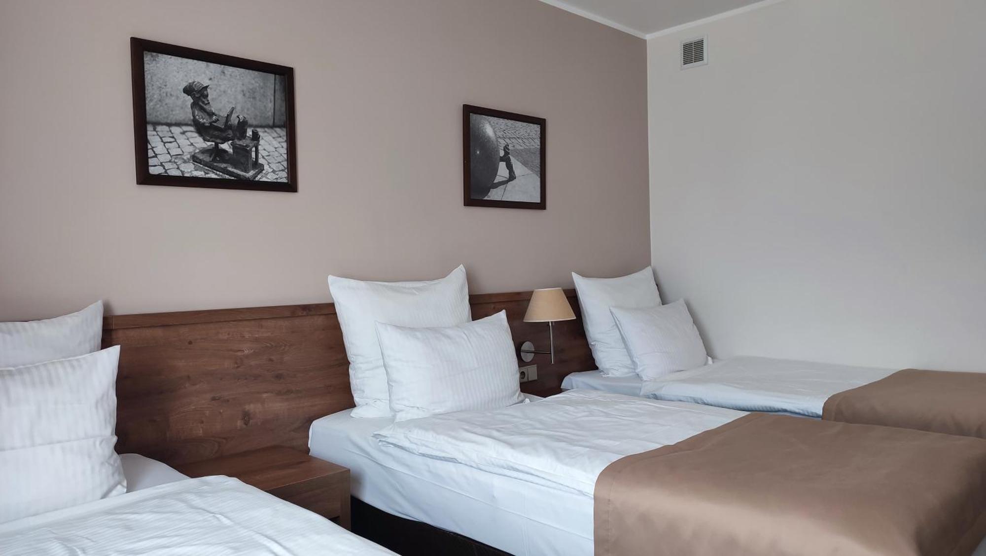 Hotel Gem Wrocław Buitenkant foto
